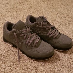 Men's low top grey Jordans